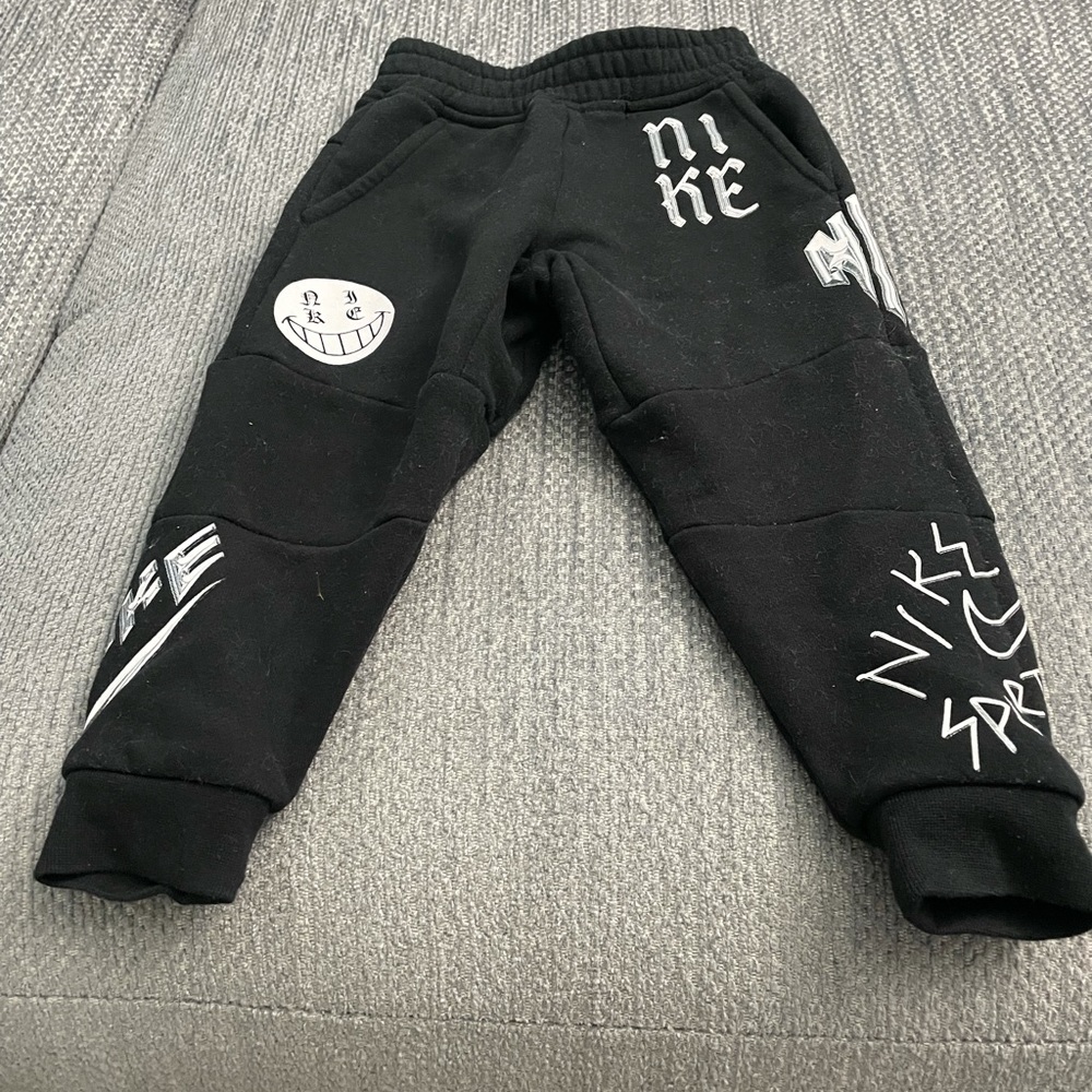 Nike 2T black sweatpants